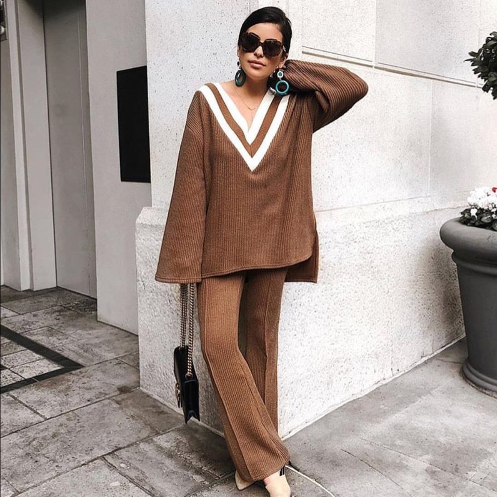 Stores Hazel V Pullover with Knit Pant -Size Small